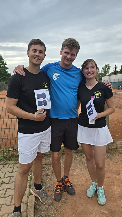 Gewinner Christina und Thomas mit Sportwart Fabi